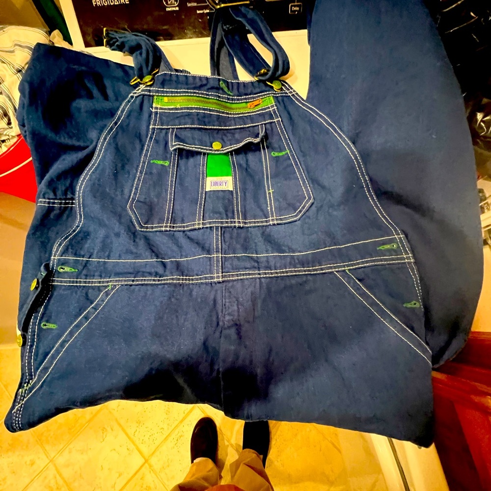 Mens or Women’s “Liberty Overalls” New Without the tags, SZ 34 waist 30 Length.
